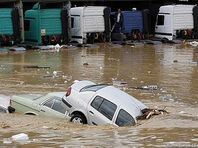 Deadly flash floods hit Istanbul