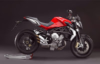 MV Agusta Brutale 675 (2012) Side 1