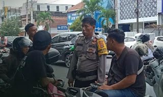 Bhabinkamtibmas Gowongan Pantau Kamtibmas dan Imbau Masyarakat Waspada