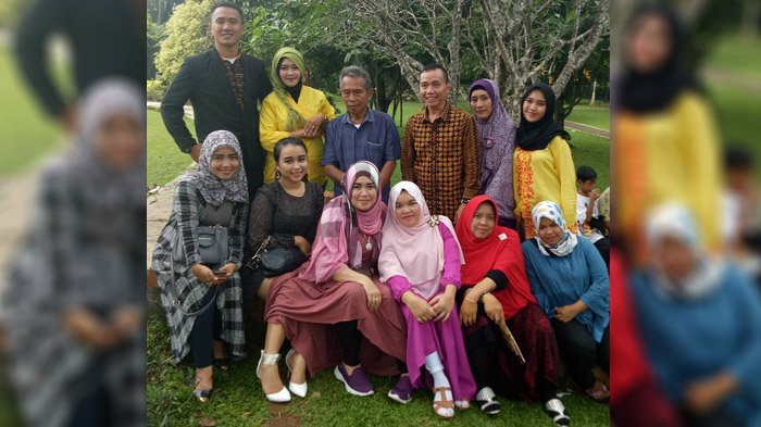 Keluarga Ayu Ting-Ting Foto Bersama, Netizen Malah Gagal 