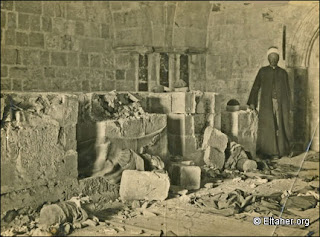 جامع عكاشة في يافا بعد أن قامت القوات البريطانية بنسفه عام 1929.