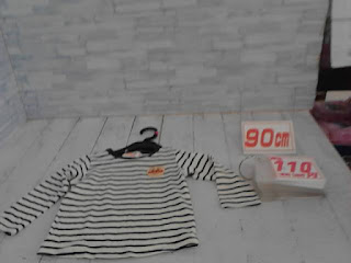 中古品　子供服　９０㎝　ブラック×ホワイト　ボーダー　長袖Tシャツ　１１０円