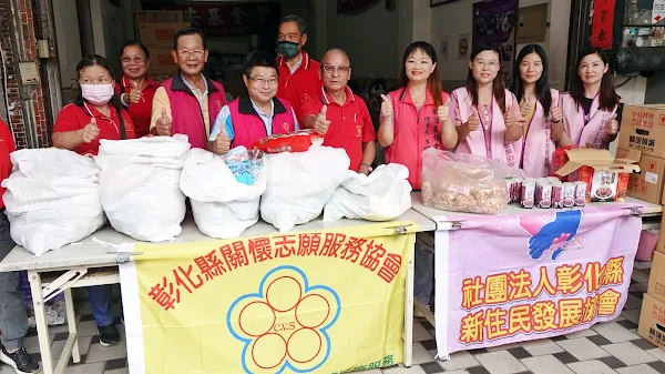 ▲彰化縣關懷志願服務協會結合社團法人彰化縣新住民發展協會，16日在人安基金會-彰化平安站辦理「物資捐贈 關懷弱勢」活動。（記者林明佑攝）