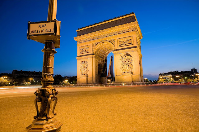 France Paris Champs-Élysées. Photo is the property of EuroStar. Unauthorized use is prohibited.