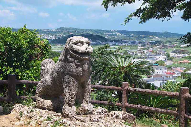 tourist attraction in Okinawa, stone lion