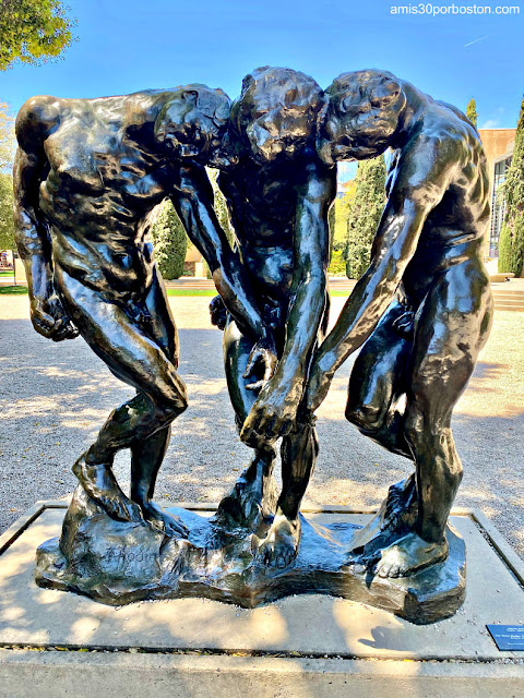 Las Tres Sombras de Rodin en el Jardín de Esculturas de Stanford
