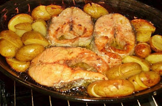 Salmão no forno com batatas