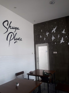 Menyantap Makanan Lezat di Shuga Cafe