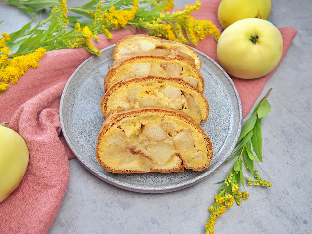Rolada z jabłkami - proste i tanie ciasto