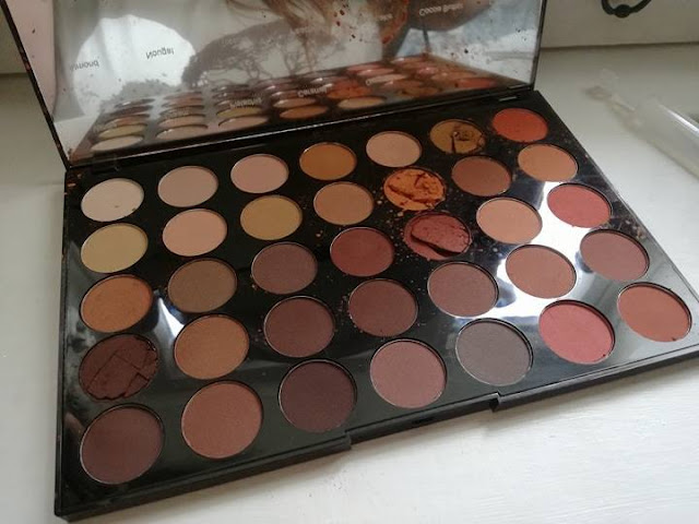  http://www.adorable-emmerdeuse.be/2017/06/sos-ma-palette-est-cassee-reparer-une.html