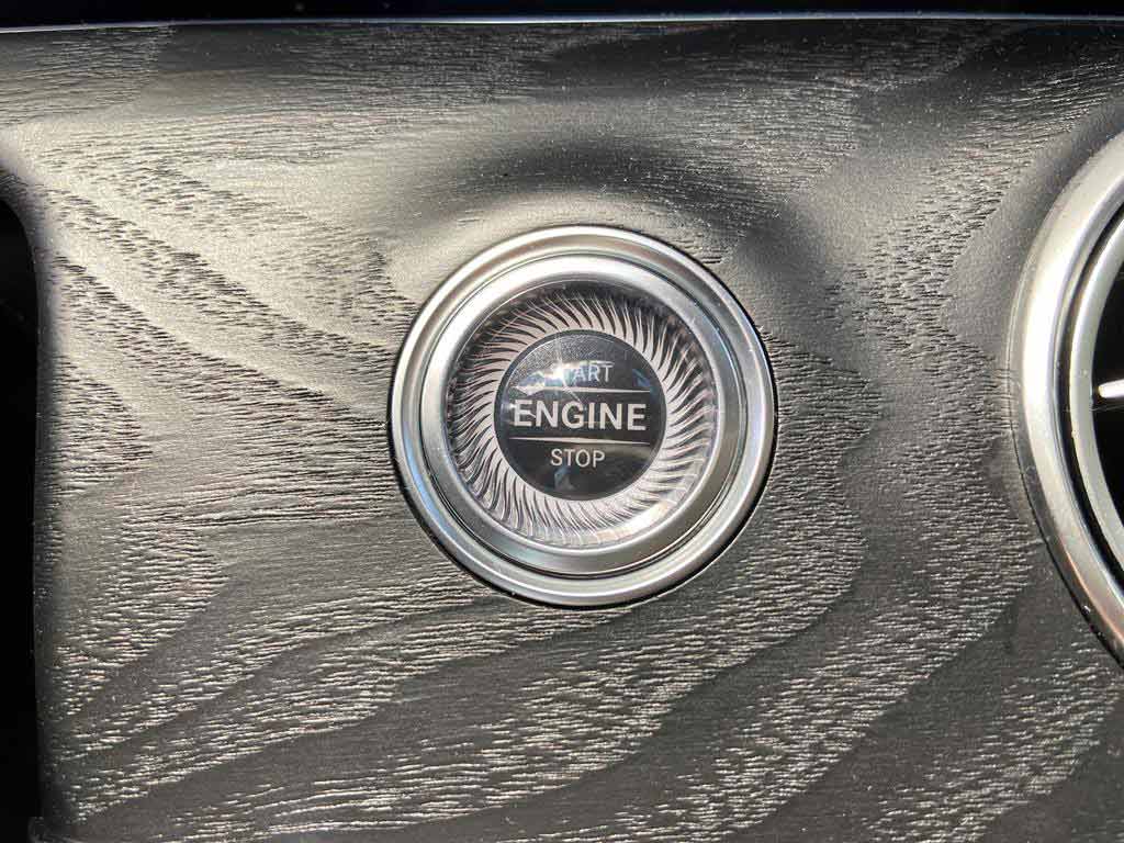 尋駒之旅 Benz Bmw 母廠認證平行輸入車 M Benz新款鑰匙的隱藏功能 完全沒電時該如何發動