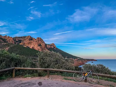 full carbon road bike rental ebike mtb saint maxime saint tropez mandelieu la napoule cannes nice france french coast Côte d'Azur pyrenees provence cycling travel bicycle shop