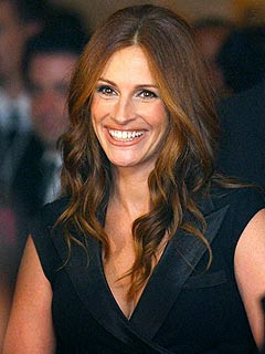 Julia Roberts New HD Hot And Nice Photos And Wallpapers In nice Dresses+ Smiling Face