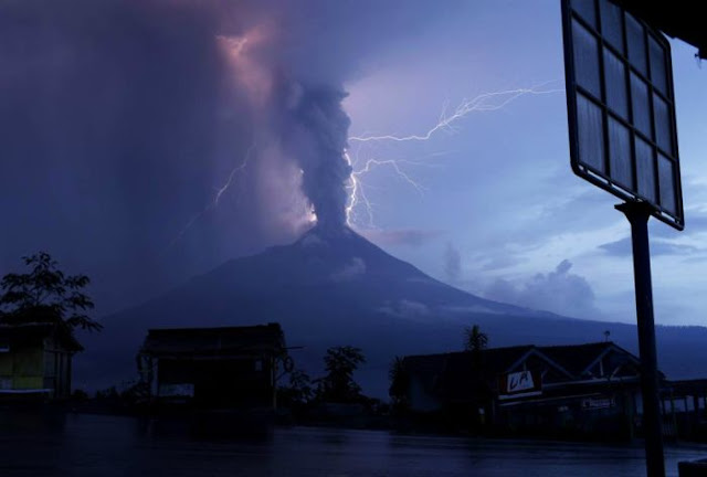 Volcano Lightning Pictures