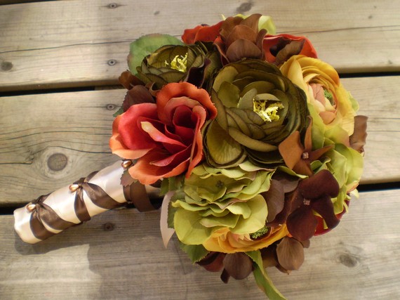 A lovely fall wedding bouquet from Ardesign features gold and green silk