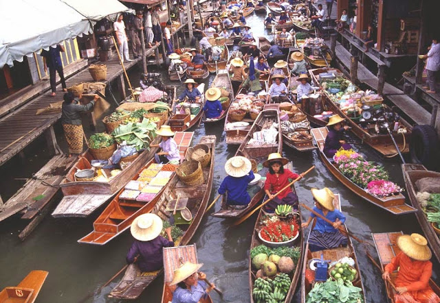 Damnoen Saduak floating market