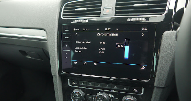 Volkswagen Golf GTE 2017 touchscreen