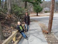 Mama en Vosje (Sweety French Fry) in onze straat in Waban