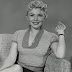Morre a atriz Laurie Mitchell, de Rebelião dos Planetas (1958), aos 90 anos