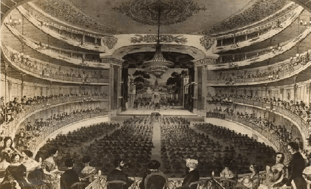 O teatro Tacón em uma noite de apresentação Eduardo Laplante.