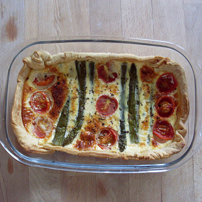 quiche de espárragos y tomatitos cherry