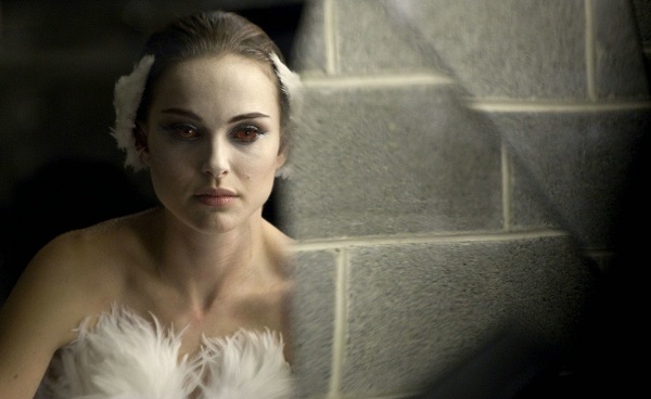 Natalie Portman plays Nina, a dancer in the corps of a New York City ballet 