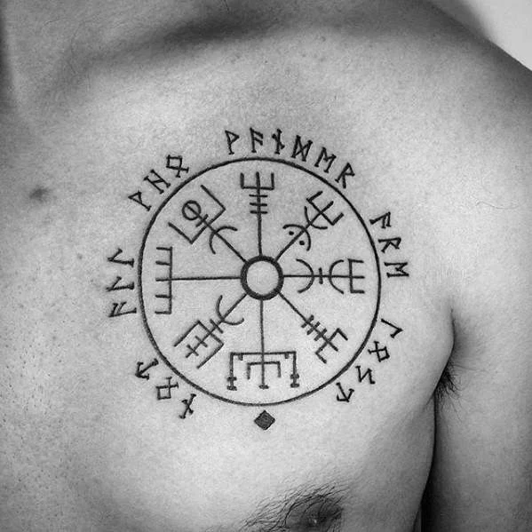 tatuaje de vegvisir vikingo