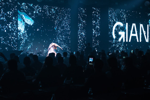 Performance de abertura personalizada para eventos corporativos.