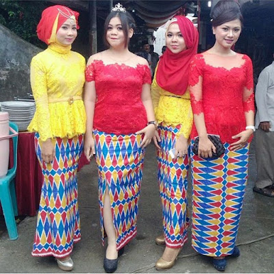 model kebaya modern dengan hijab dan broklat rok batik motif rangrang