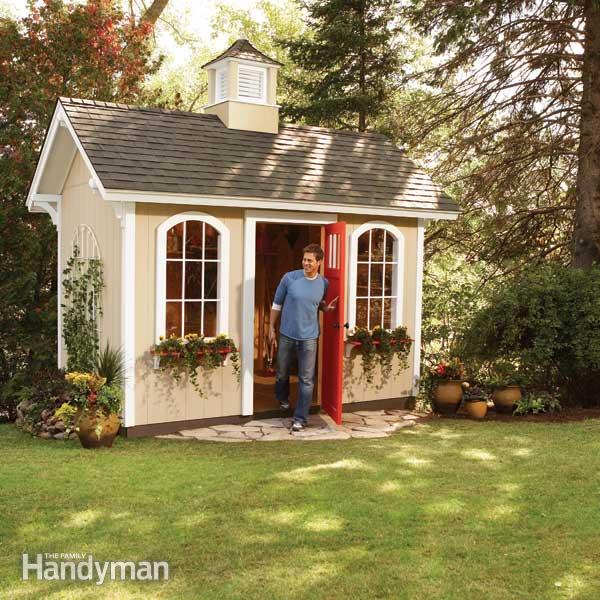  internet, I ran across this cute shed at the Family Handyman website