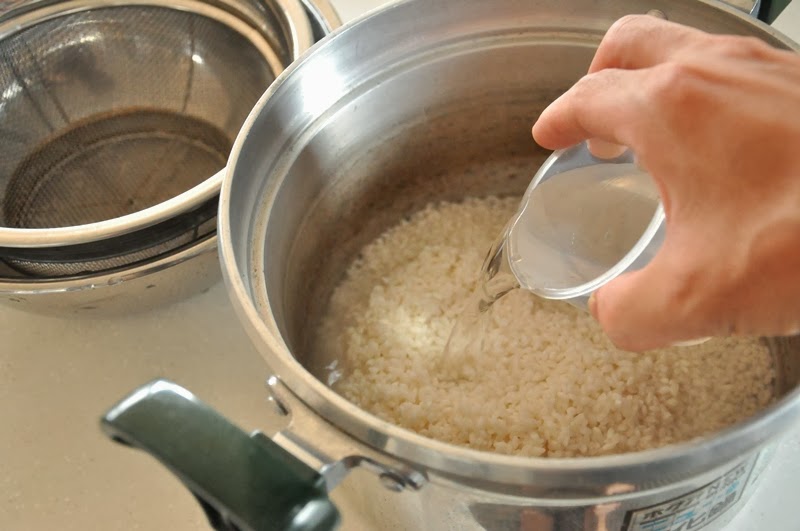 より手軽な鍋炊きご飯の水計量のやり方 料理研究家 冨田ただすけ の ブログ