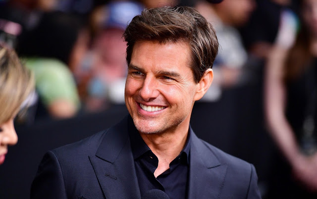 Tom Cruise Elegant And Pulled Back Hairstyle