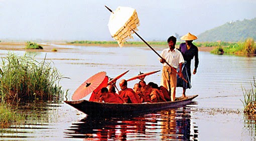 Boat with novices on the river