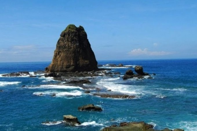 Wisata Pantai Watu Ulo Jember