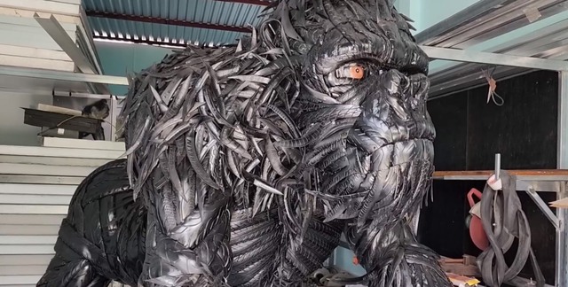 Gặp chủ nhân King Kong làm từ lốp xe đang gây bão MXH: Có lúc tự ngồi cắt lốp thấy rảnh thiệt - Ảnh <a href=