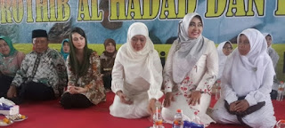 Ribuan Jamaah Muslimat NU Lamongan, Dukung Khofifah dan Emil Maju di Pilgub Jatim 2018