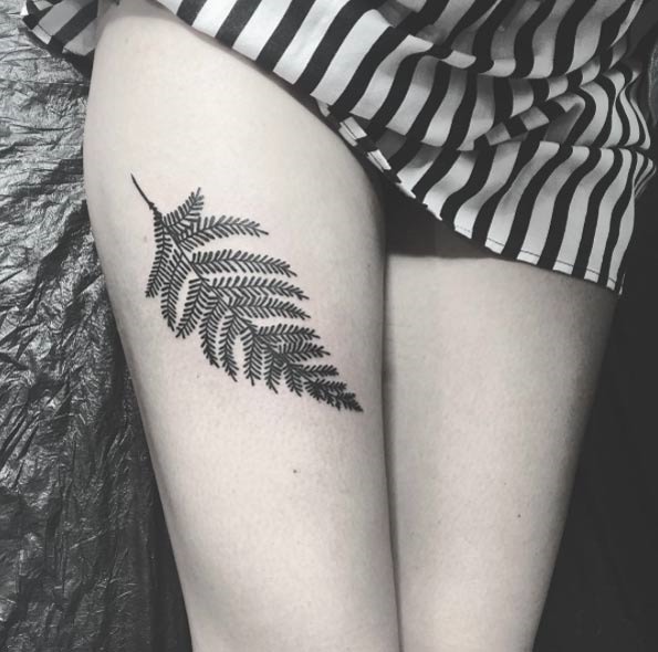 este_blackwork_coxa_tat