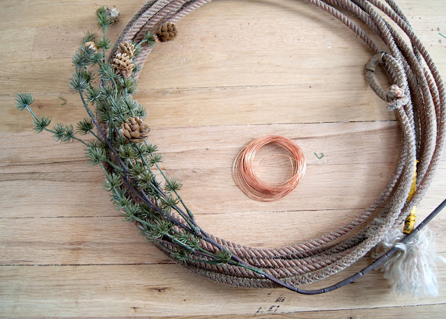 How to Make A Simple Winter Rope Wreath - step by step tutorial