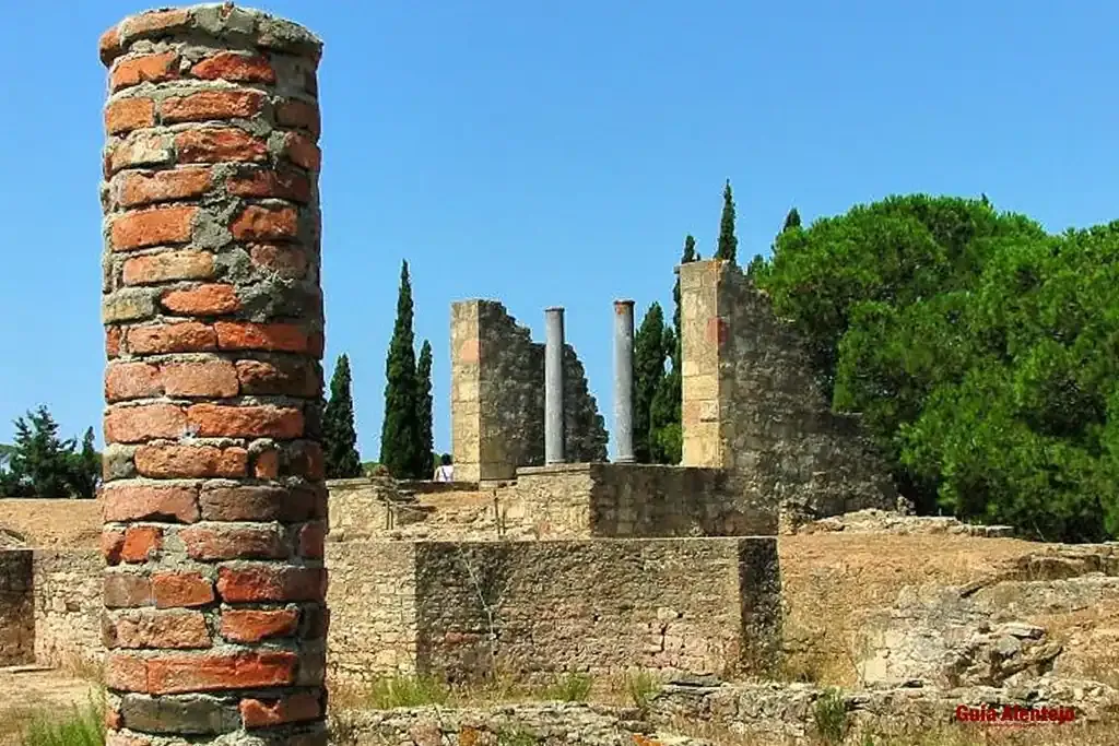 vista-da-cidade-romana-de-miróbriga-com-o-guia-alentejo
