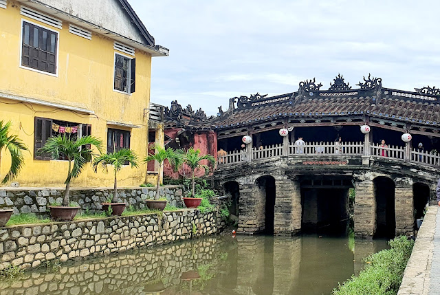 Chua Cau temple