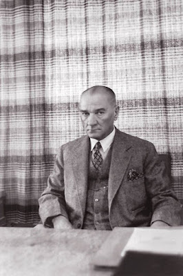 Atatürk - Bakalım gelecek yıla kadar yaşayacak mıyım ?