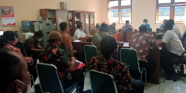 Dipicu Isu Mutasi, Belasan Sekdes Ramai-ramai Datangi Kantor DPRD