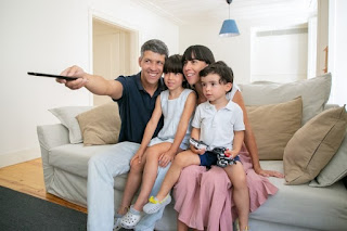 tips memilih layanan tv berlangganan untuk keluarga