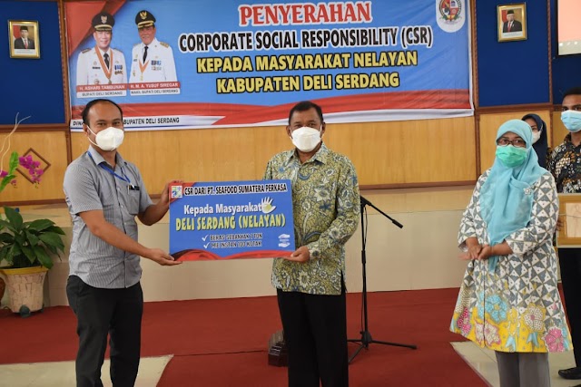 Bupati Deli Serdang Serahkan Bantuan CSR Sembako Sebanyak 460 Paket Kepada Para Nelayan