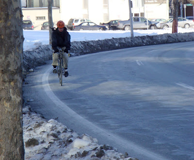 winter cyclist bike lane