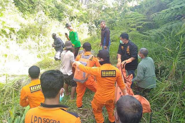 NENEK 72 TAHUN DITEMUKAN TEWAS DI TENGAH HUTAN