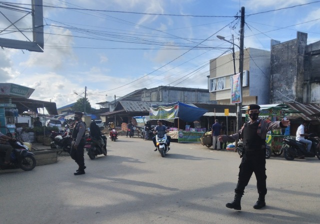 Cegah Kemacetan Jelang Buka Puasa, Personel Satsamapta Polres Aceh Timur Atur Lalu Lintas