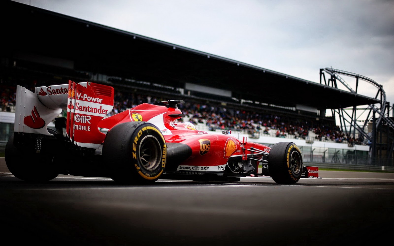 Gambar mobil balap f1 wallpaper yang keren