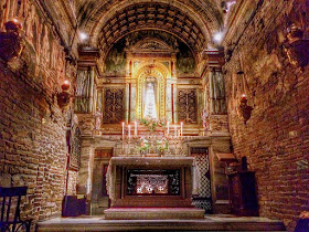 A Santa Casa em Loreto, estado atual do interior da casa de Nossa Senhora.