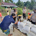 Beras Bantuan Polri 120 Paket di Salurkan Polsek Sipora di 2 Posko Desa Mara